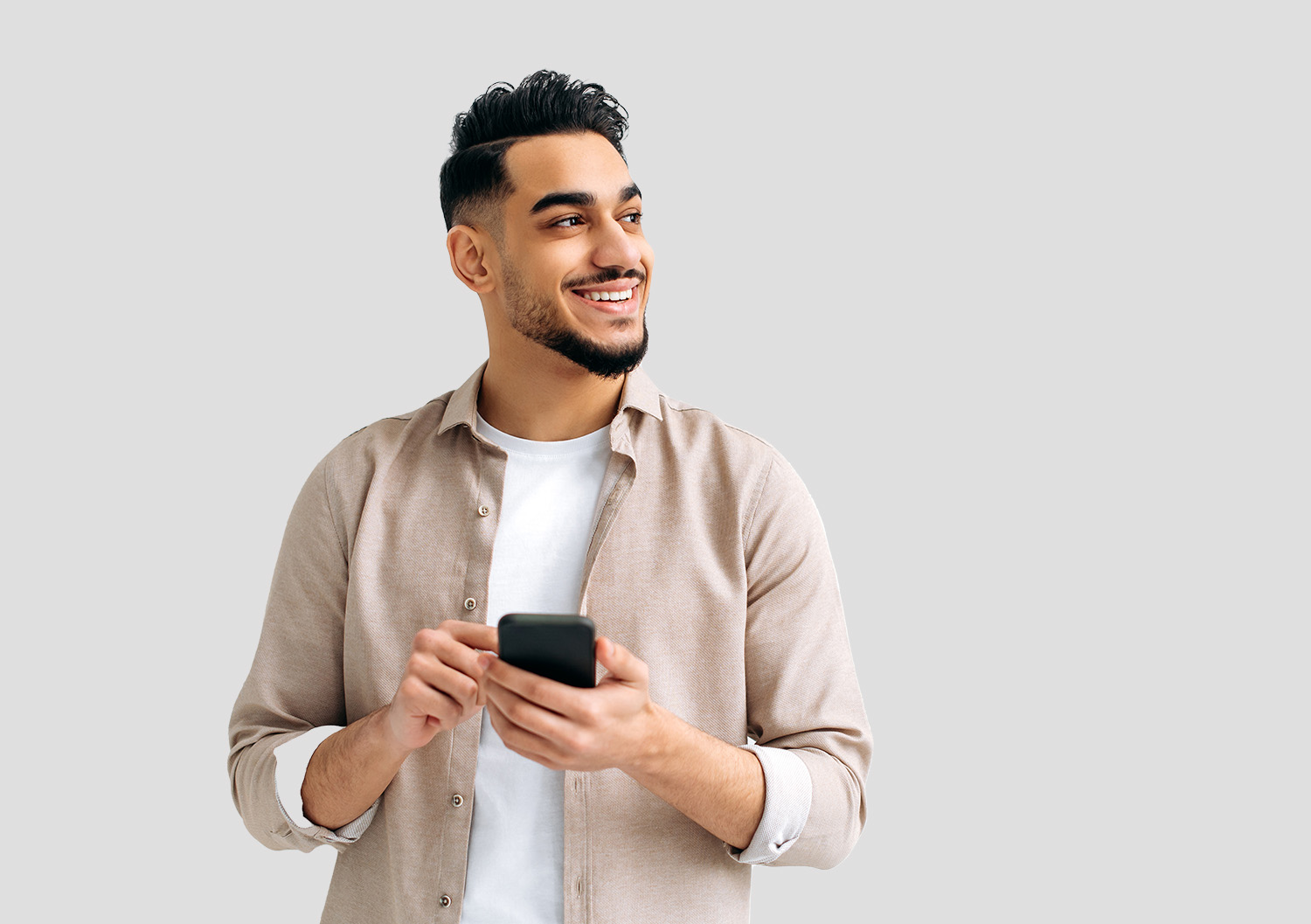 Man holding a phone smilling - 300 free checking offer